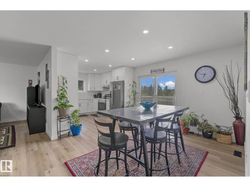 4119 18 AV NW — photo 12 of 40