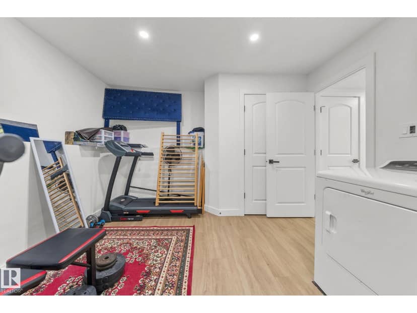 4119 18 AV NW — photo 32 of 40