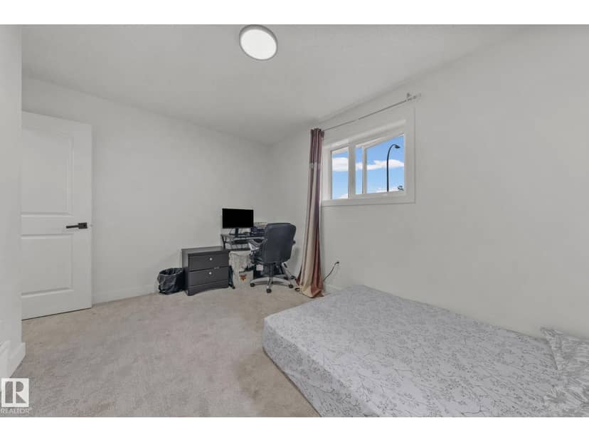 4119 18 AV NW — photo 14 of 40