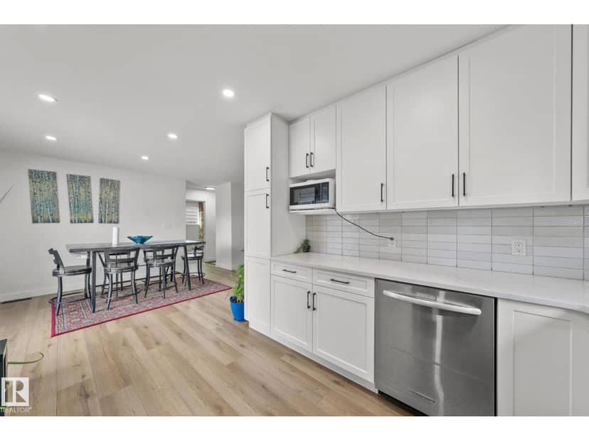 4119 18 AV NW — photo 10 of 40