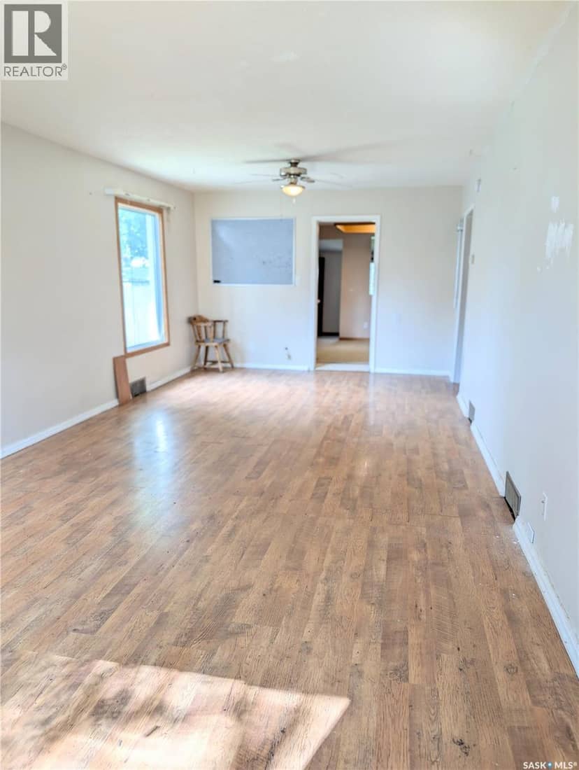 4366 Price Avenue — photo 3 of 21