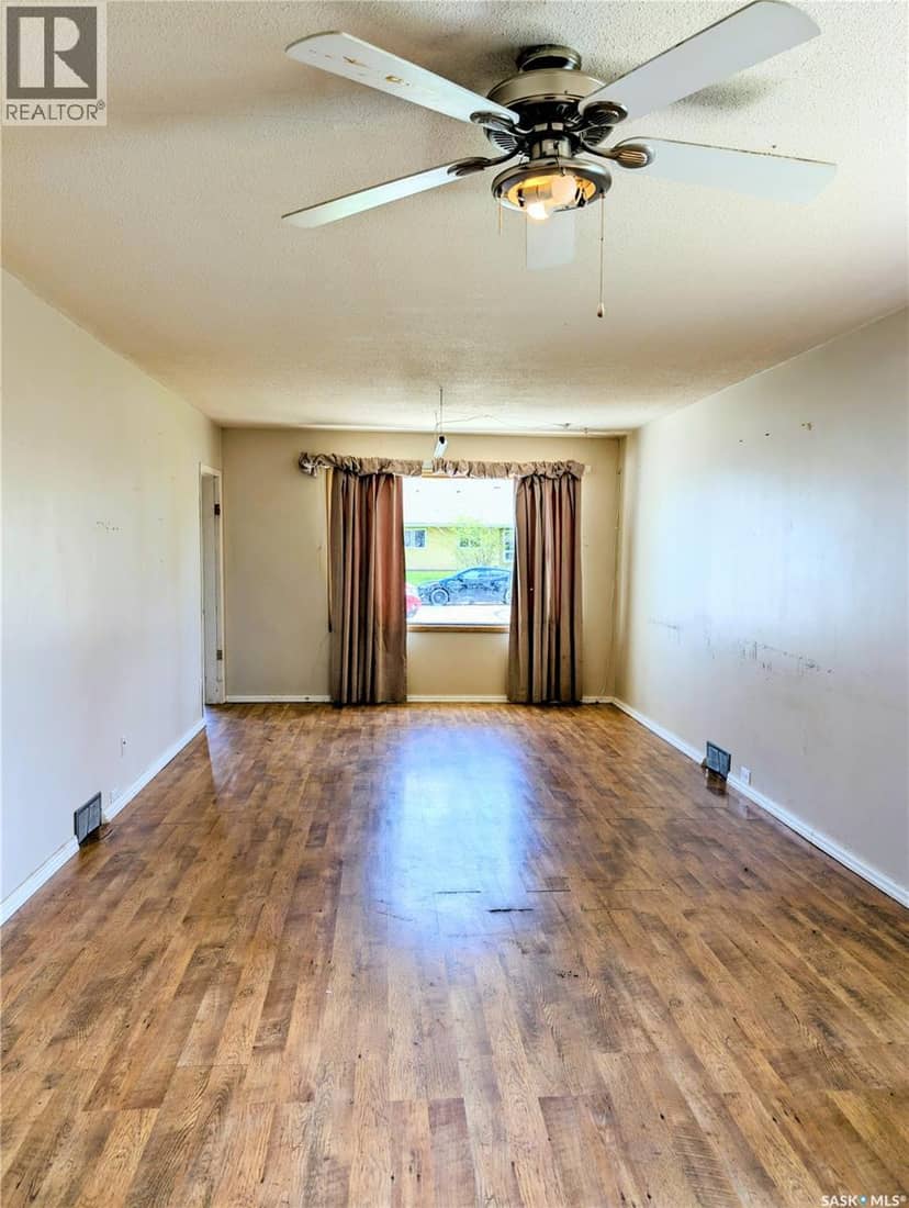 4366 Price Avenue — photo 4 of 21