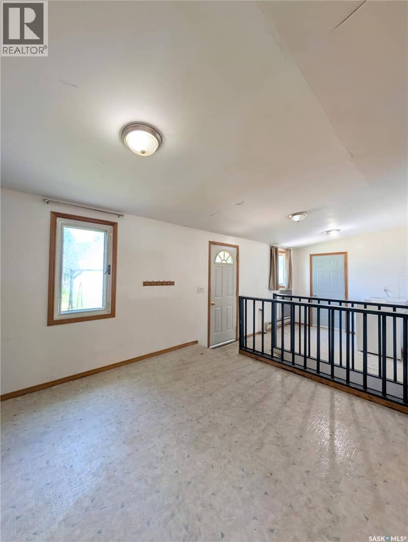 4366 Price Avenue — photo 8 of 21