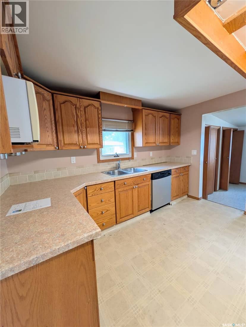 4366 Price Avenue — photo 5 of 21