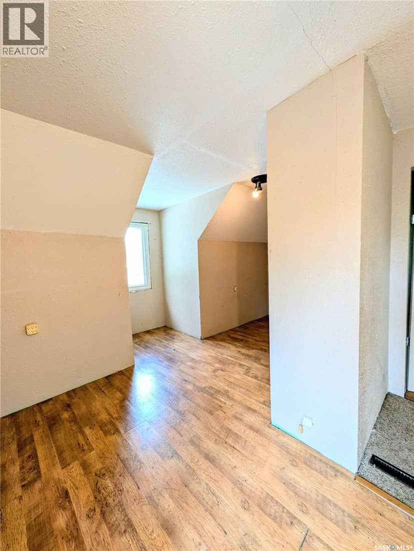 4366 Price Avenue — photo 14 of 21