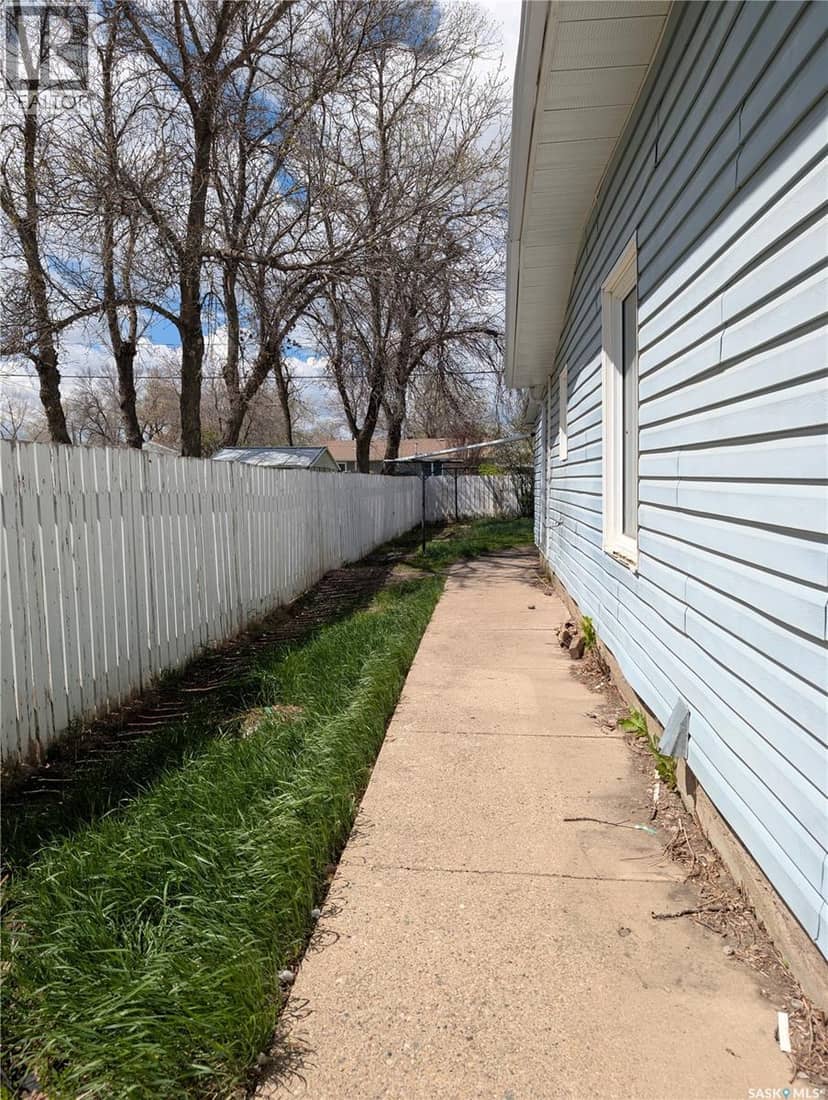 4366 Price Avenue — photo 19 of 21