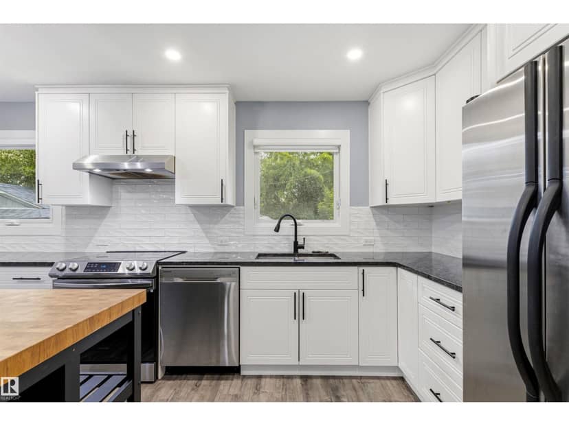 7924 89 AV NW — photo 12 of 40