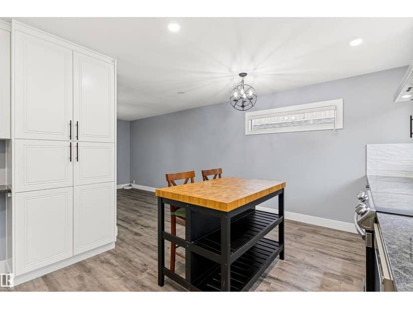 7924 89 AV NW — photo 15 of 40