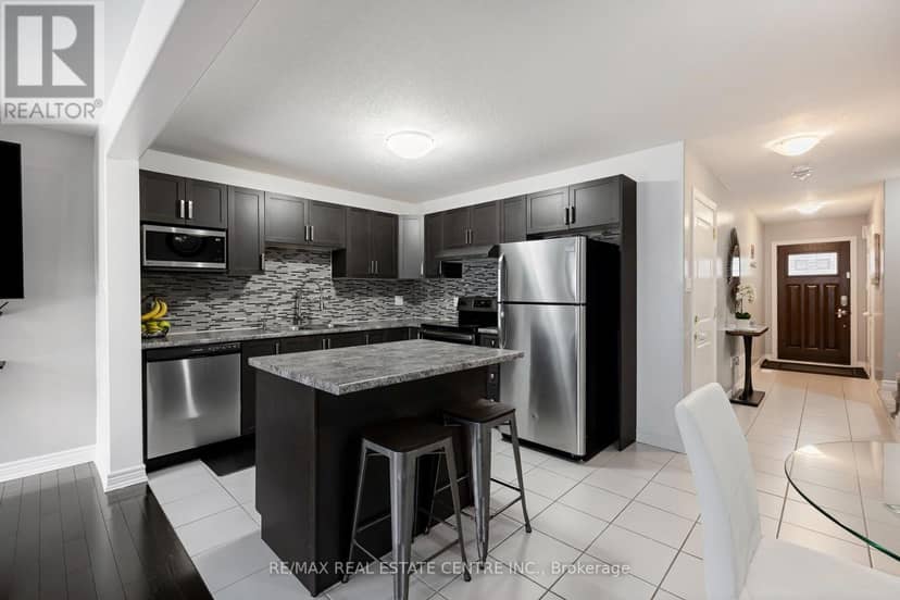 67 - 124 Parkinson Crescent — photo 11 of 39