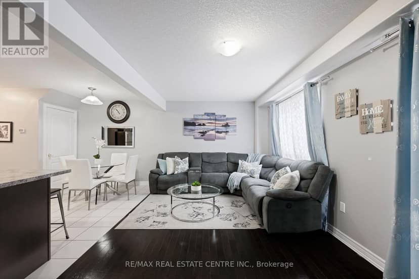 67 - 124 Parkinson Crescent — photo 14 of 39