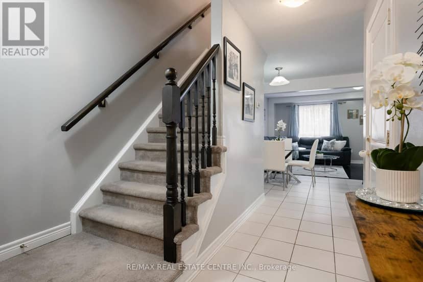 67 - 124 Parkinson Crescent — photo 6 of 39