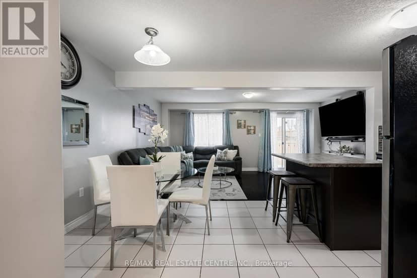 67 - 124 Parkinson Crescent — photo 7 of 39