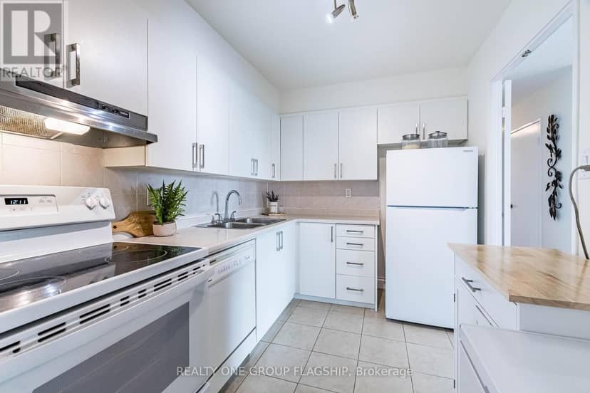 1209 - 50 Elm Drive E — photo 11 of 24