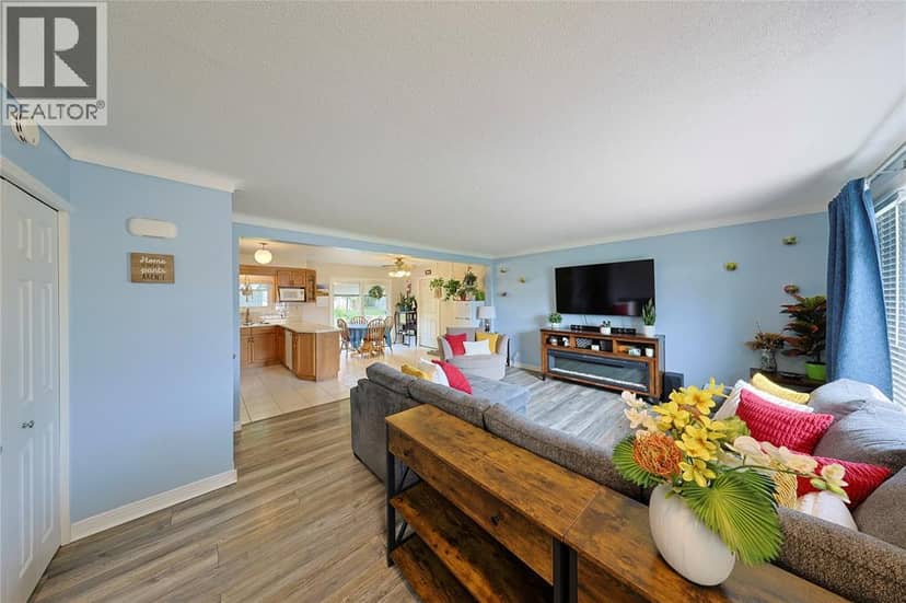 1309 Indian Road — photo 7 of 40