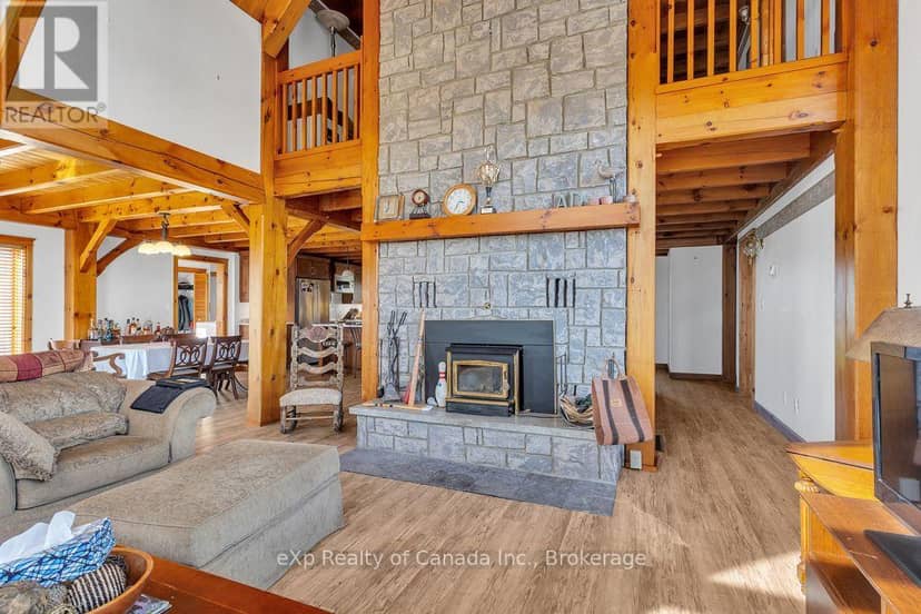 1000 59 Highway — photo 16 of 40