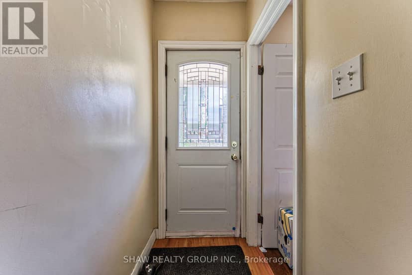 819 Duke Street — photo 5 of 40