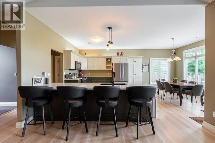 968 St Clair Parkway — photo 10 of 40
