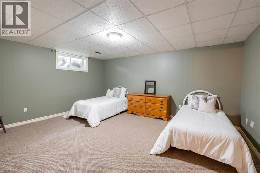 968 St Clair Parkway — photo 31 of 40