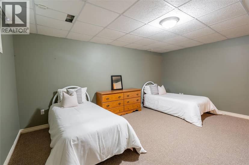 968 St Clair Parkway — photo 32 of 40