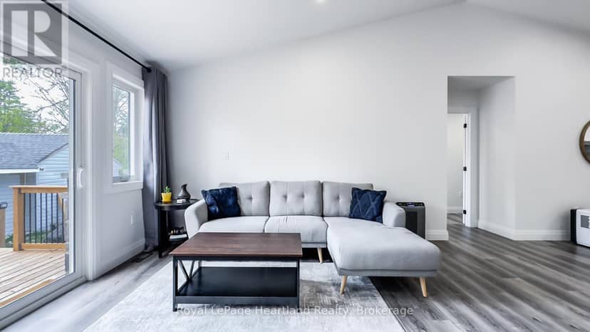 86 Osborne Street — photo 14 of 40