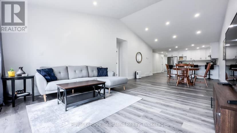 86 Osborne Street — photo 16 of 40