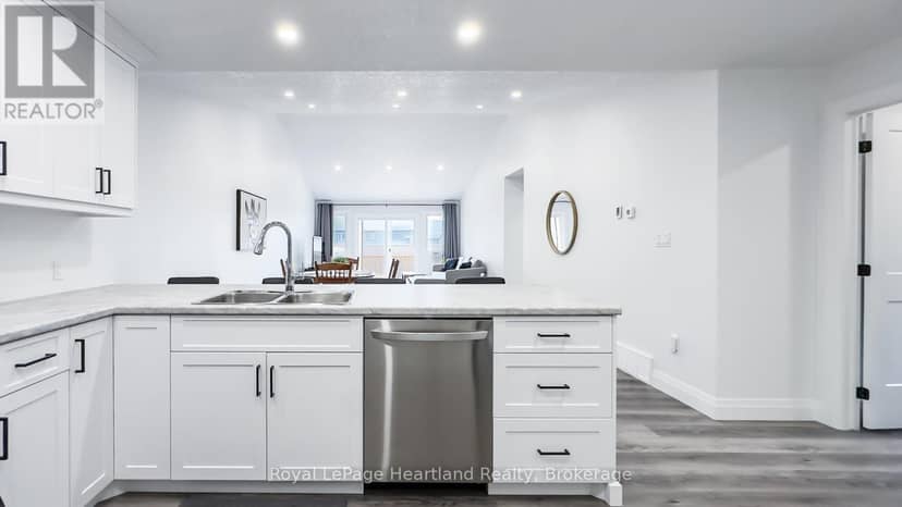 86 Osborne Street — photo 6 of 40
