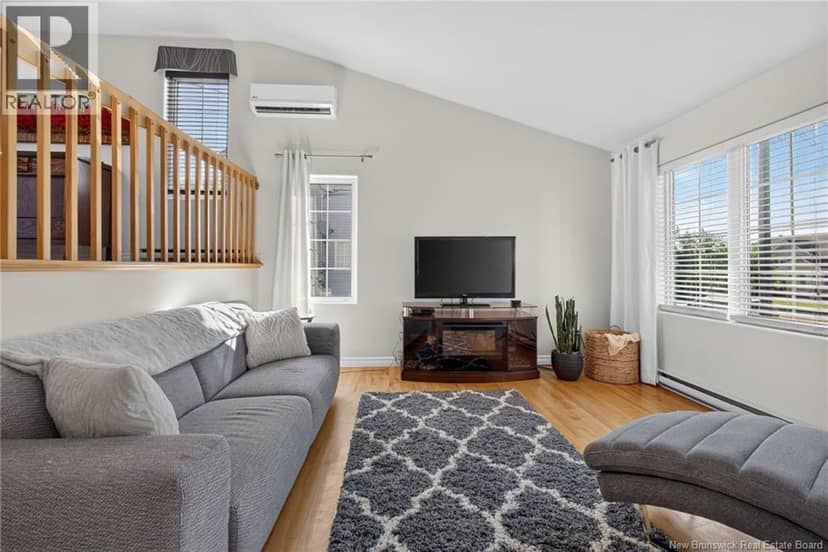 82 Des Bouleaux Crescent — photo 4 of 40