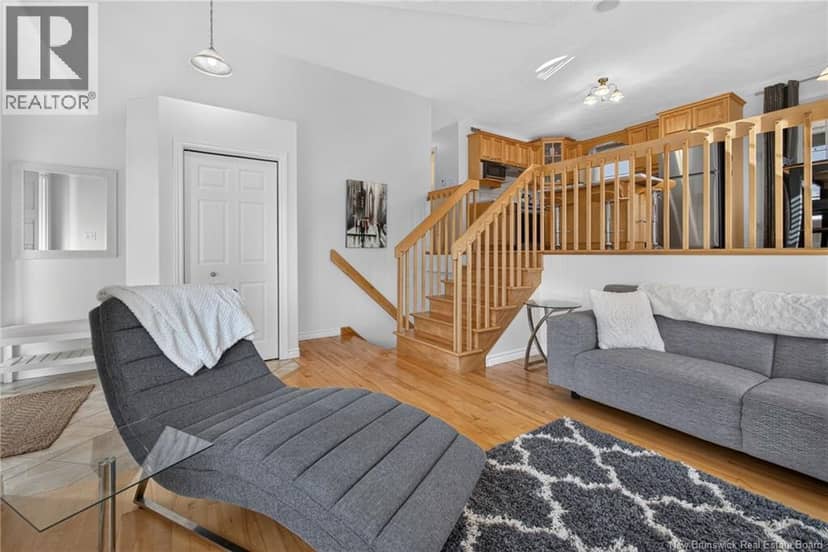 82 Des Bouleaux Crescent — photo 8 of 40
