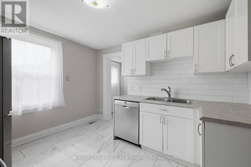 104 Rosslyn Avenue N — photo 15 of 40