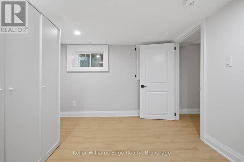 104 Rosslyn Avenue N — photo 21 of 40