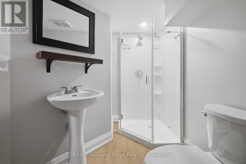 104 Rosslyn Avenue N — photo 22 of 40