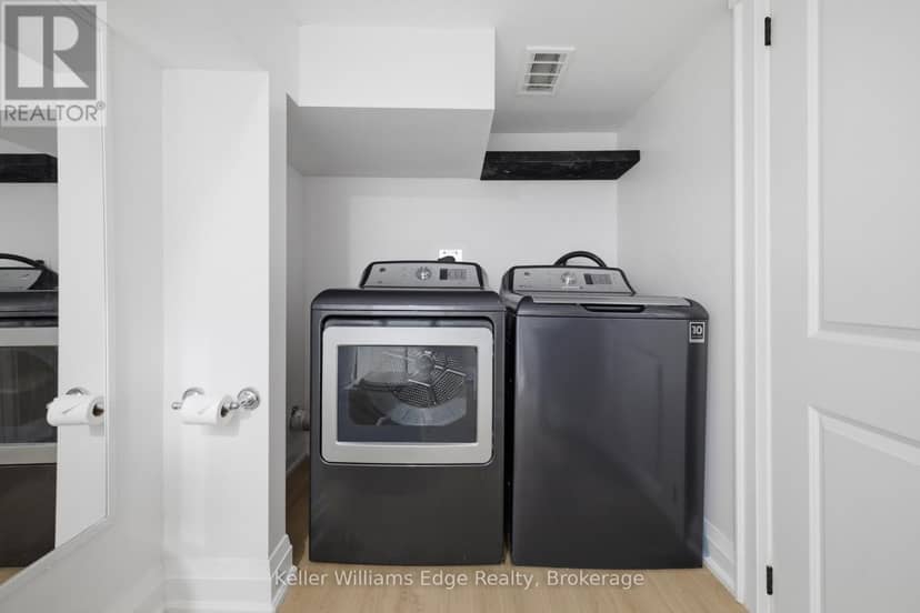 104 Rosslyn Avenue N — photo 23 of 40