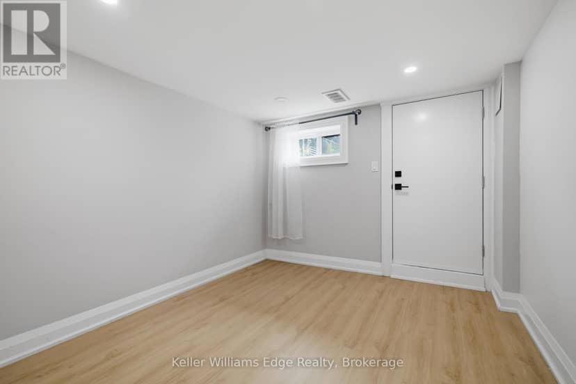 104 Rosslyn Avenue N — photo 25 of 40