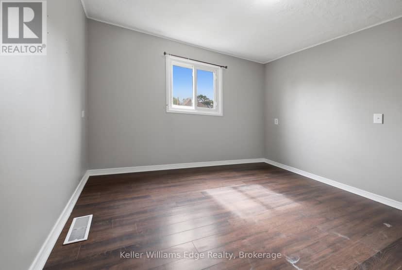 104 Rosslyn Avenue N — photo 28 of 40