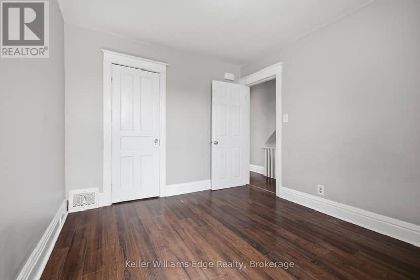 104 Rosslyn Avenue N — photo 32 of 40