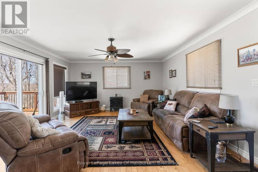 1096 Chelsea Lane — photo 10 of 40