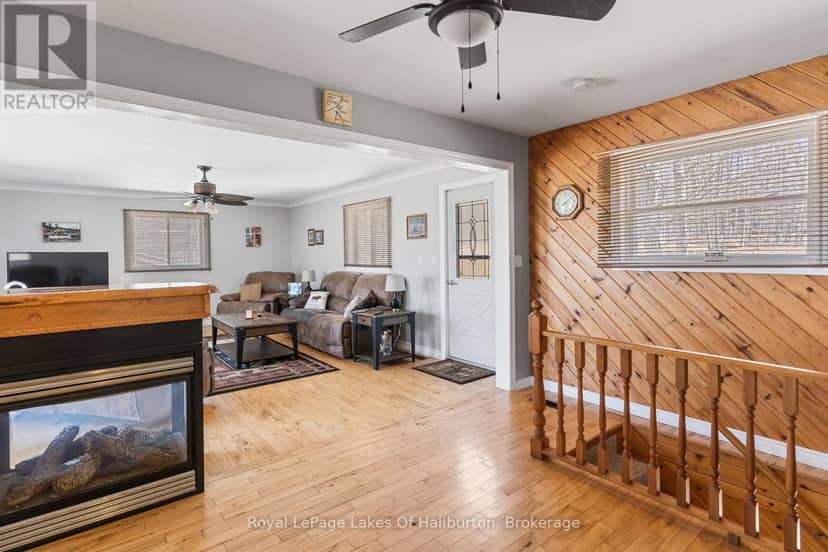 1096 Chelsea Lane — photo 11 of 40
