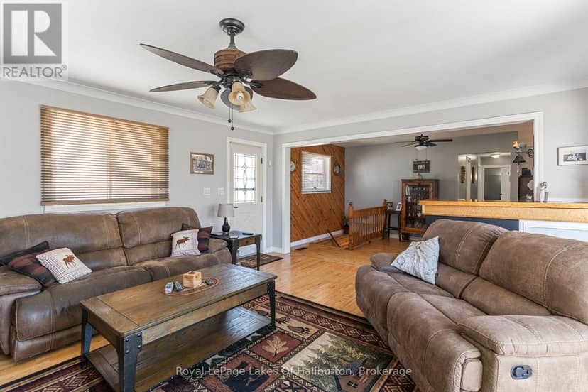1096 Chelsea Lane — photo 13 of 40