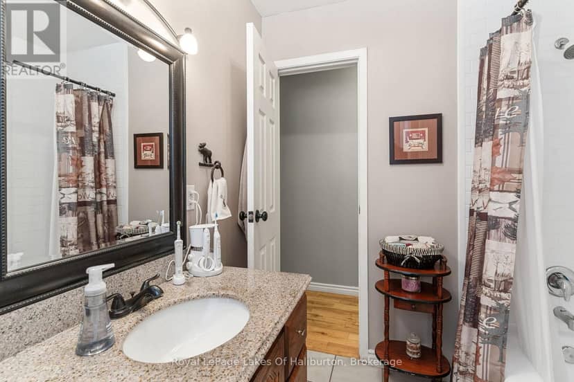 1096 Chelsea Lane — photo 24 of 40