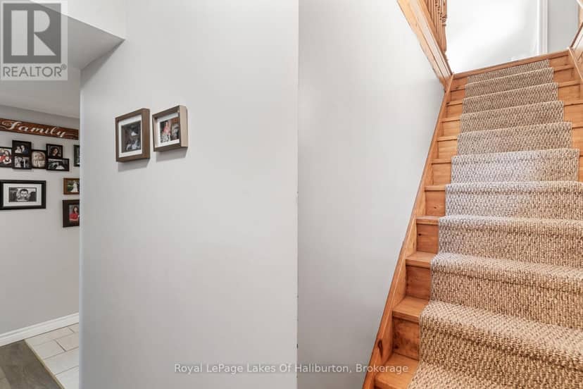 1096 Chelsea Lane — photo 25 of 40