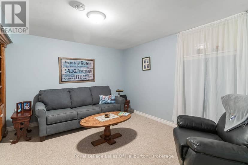 1096 Chelsea Lane — photo 27 of 40