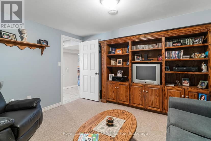 1096 Chelsea Lane — photo 28 of 40