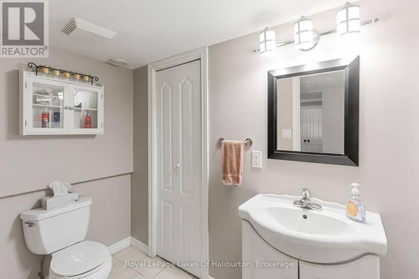 1096 Chelsea Lane — photo 32 of 40