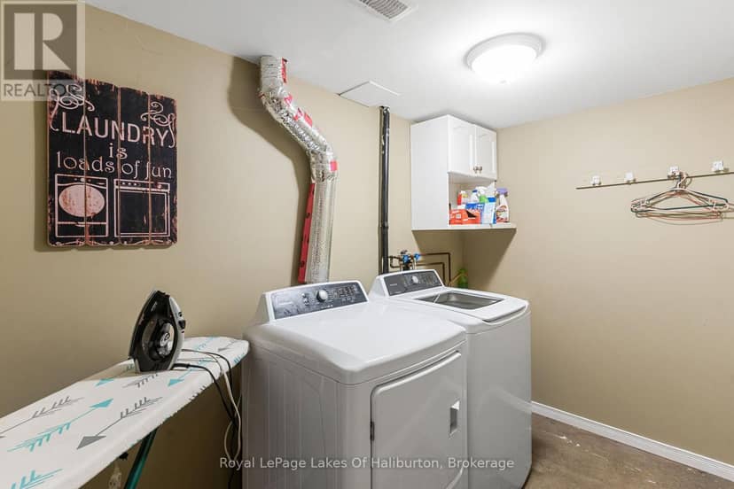 1096 Chelsea Lane — photo 34 of 40