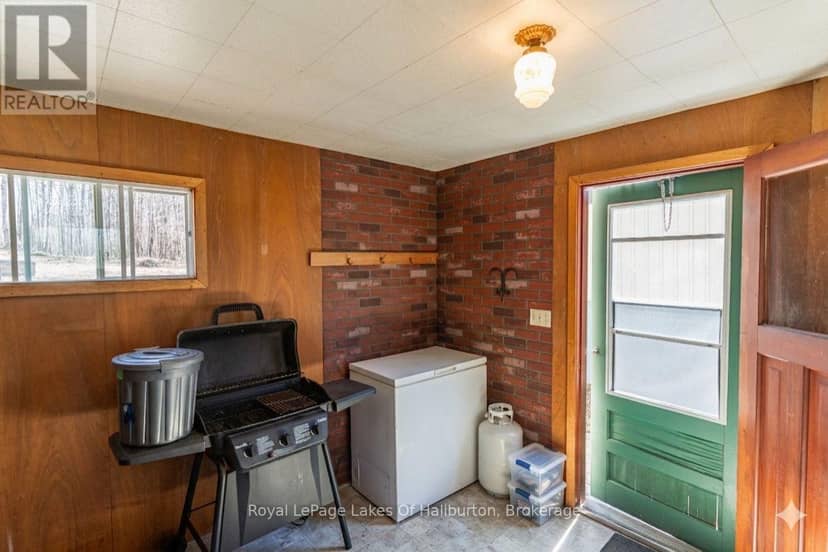 1096 Chelsea Lane — photo 38 of 40
