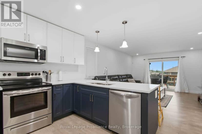 21 Cedar Park Crescent — photo 8 of 27