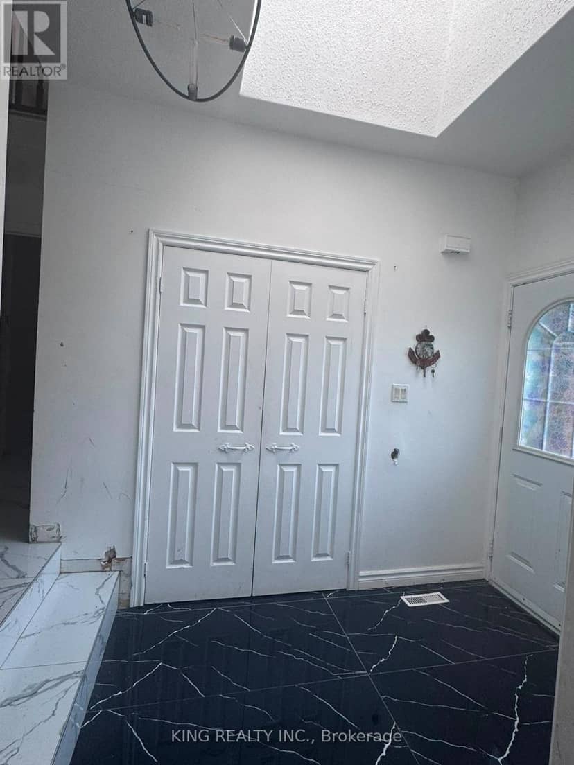 526 Grove Street E — photo 2 of 21