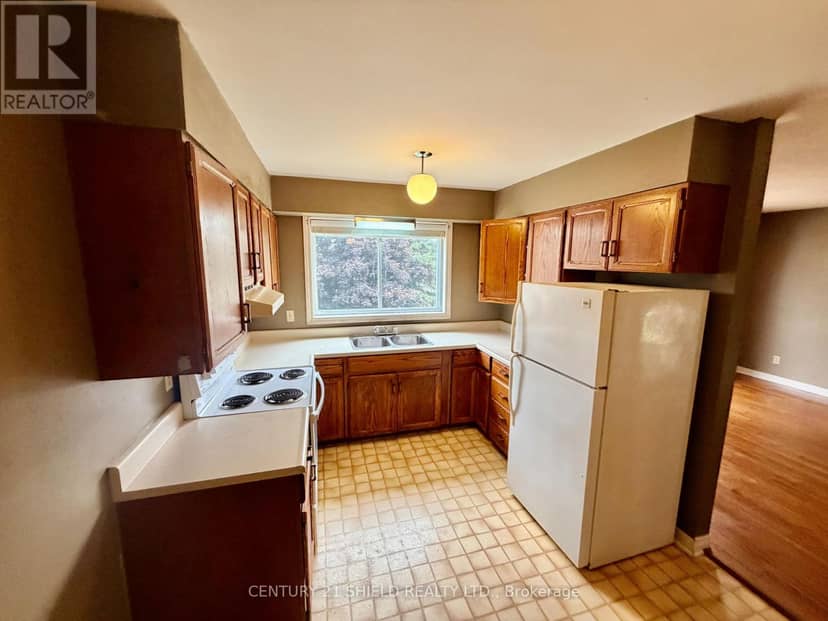 241 Sarah Street — photo 11 of 26