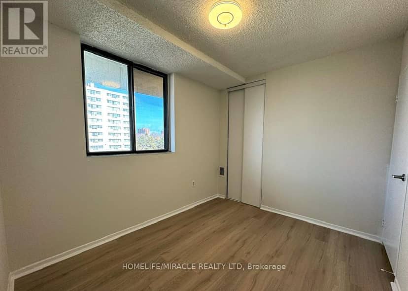 303 - 665 Kennedy Road — photo 18 of 26
