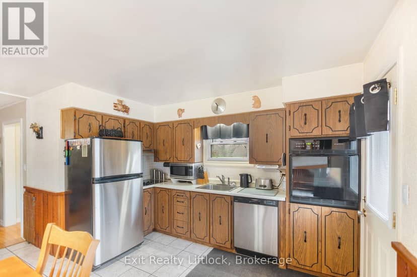 2 Edgewood Avenue — photo 6 of 40